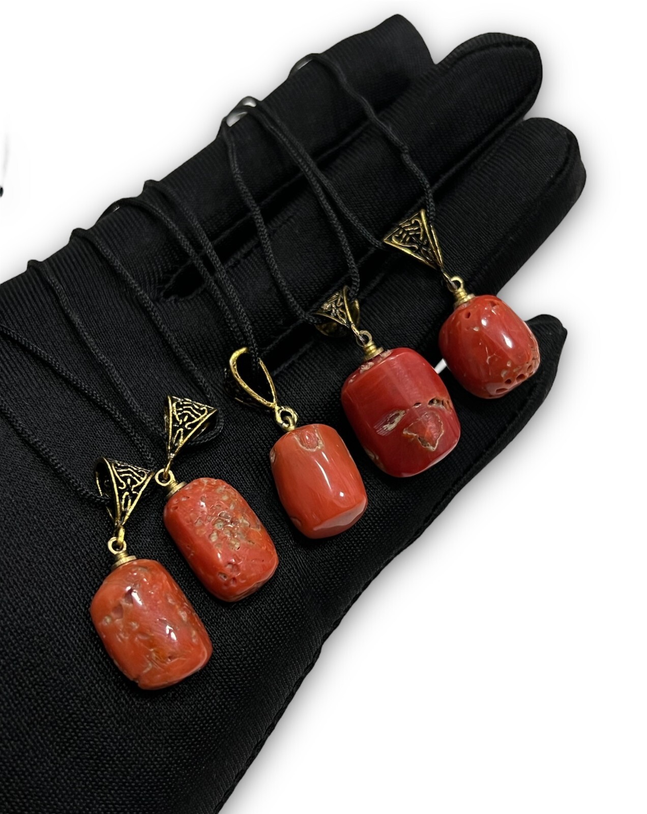 NATURAL RED CORAL PENDANT GOLD