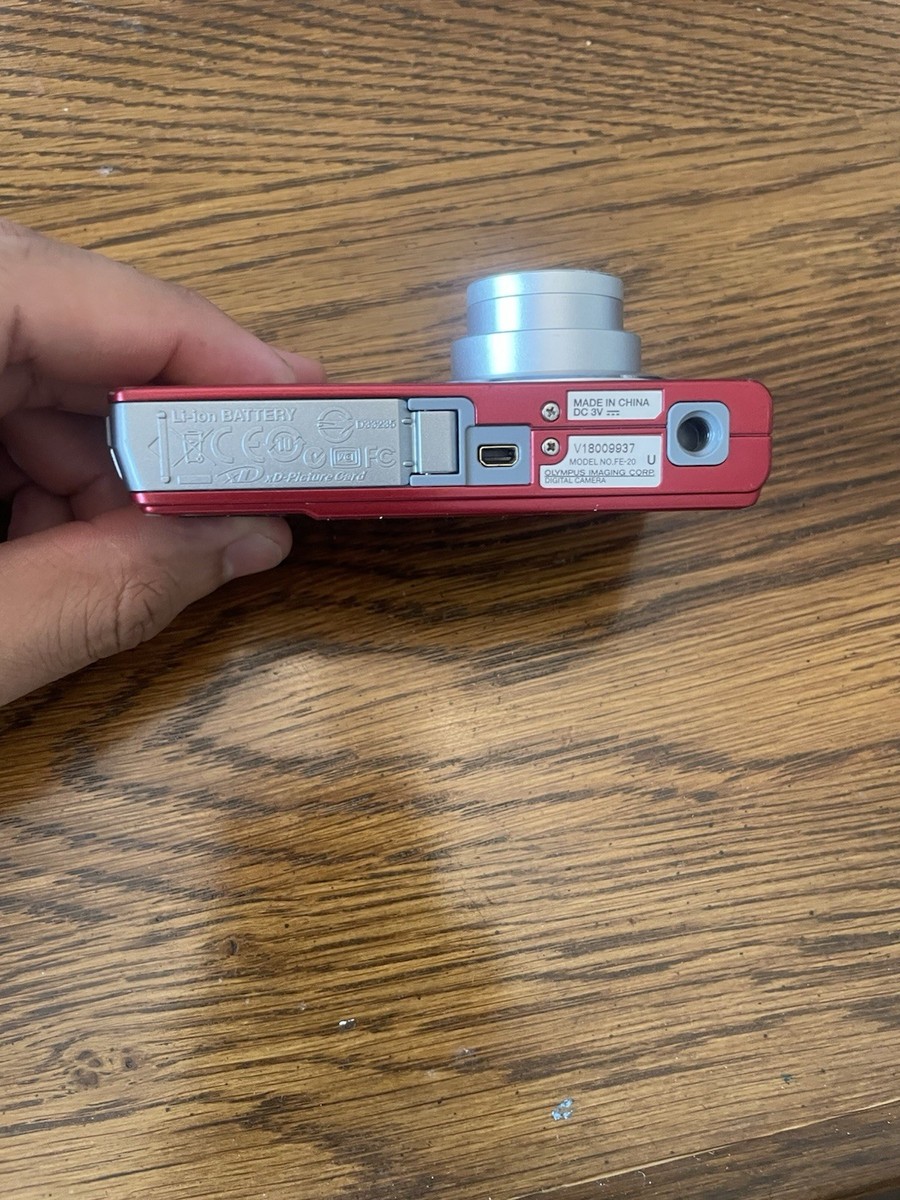 OLYMPUS FE-20 8.0 Megapixel Digital Camera, Powers On, FOR PARTS