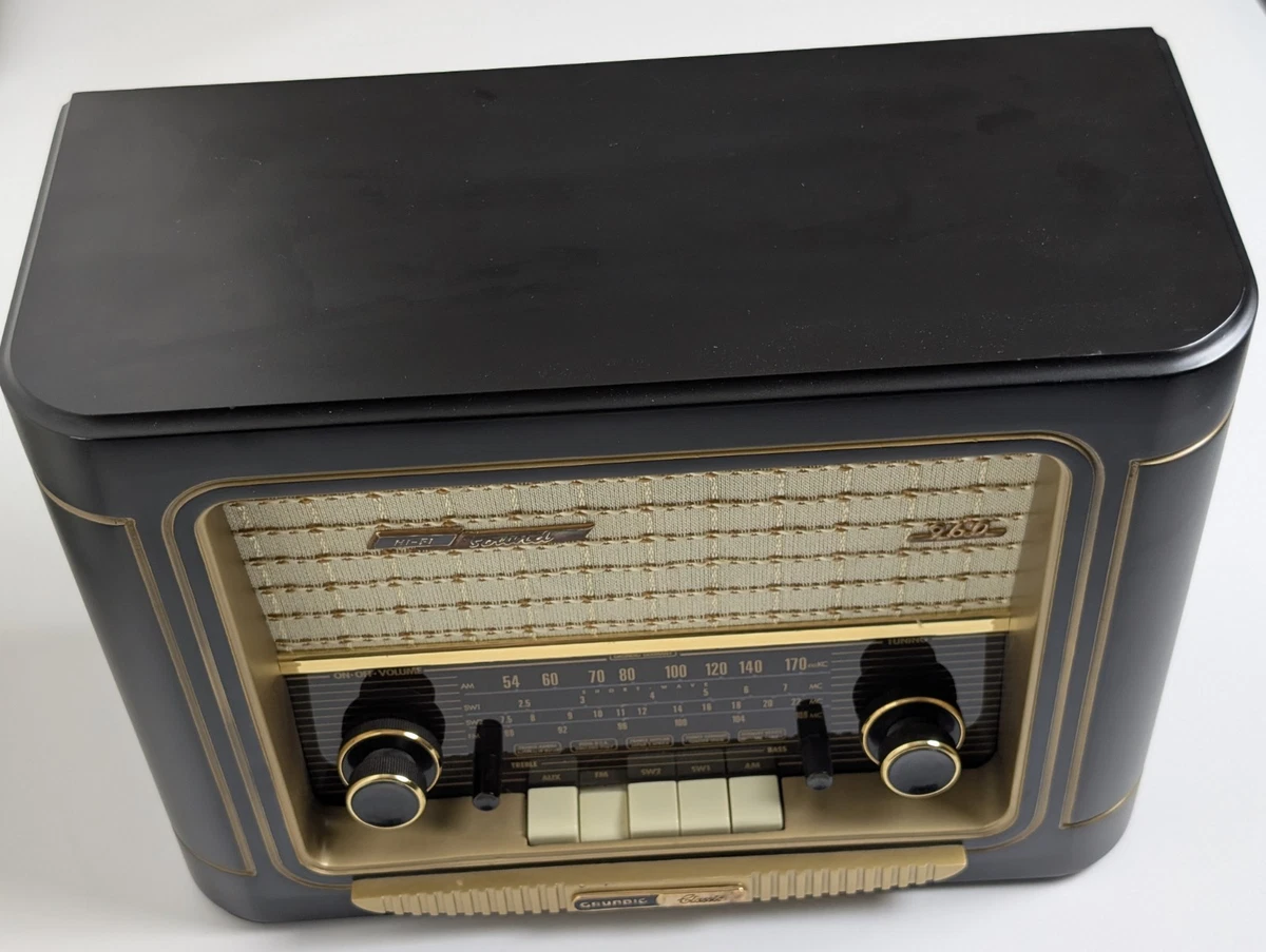 Radio Grundig YB 300PE - AM/FM - 13 Bandes Ondes Courtes - Portable - Occasion
