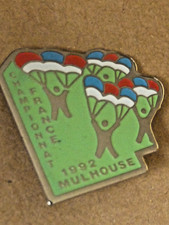 pin's pins badge. sport championnat de France parachutisme  Mulhouse tab3