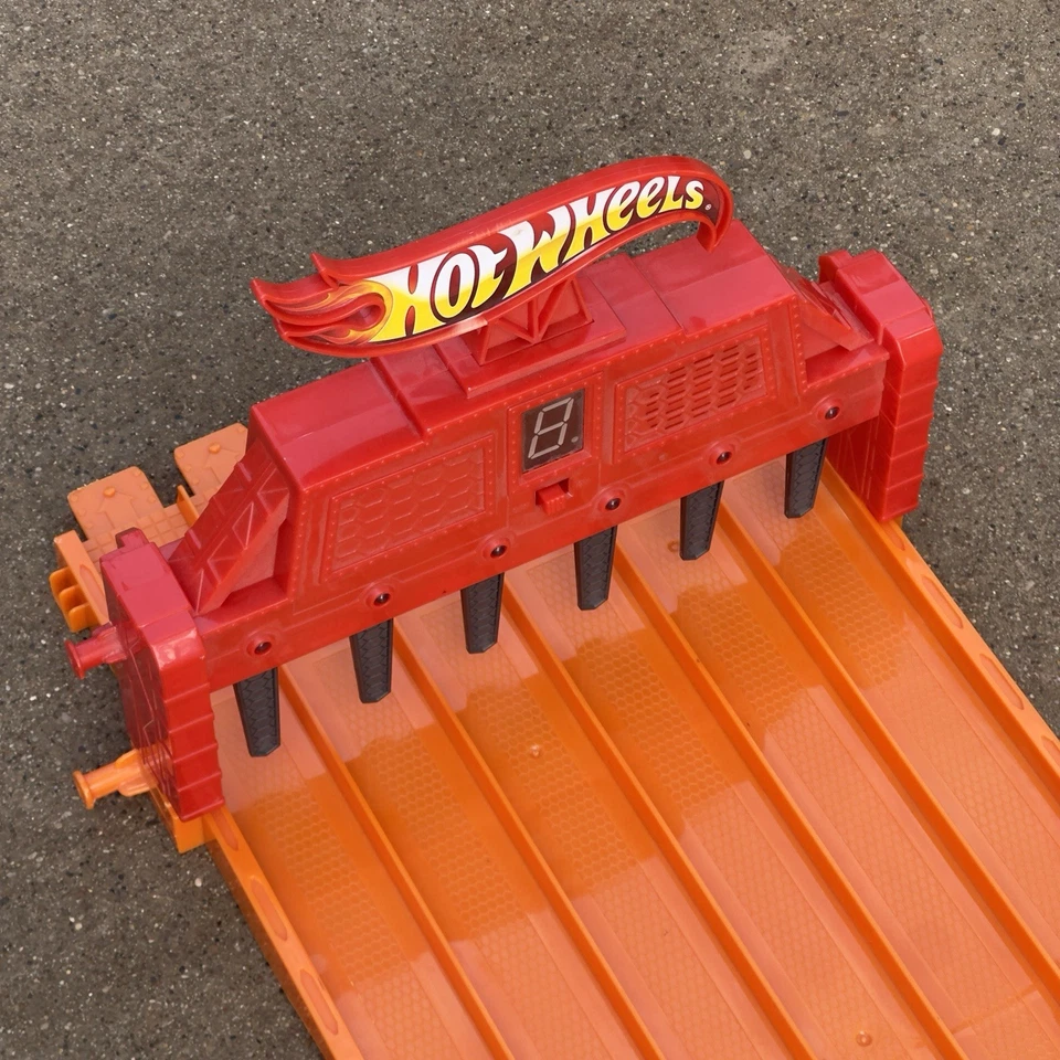 Hot Wheels Super 6-Lane Raceway 1:64 Scale 8 Ft Track - Image 2 of 4