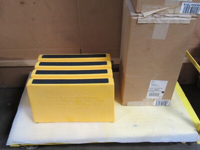 NEW NO NAME PLASIC STEP STOOL STAND U4O0417914 500LB CAPACITY