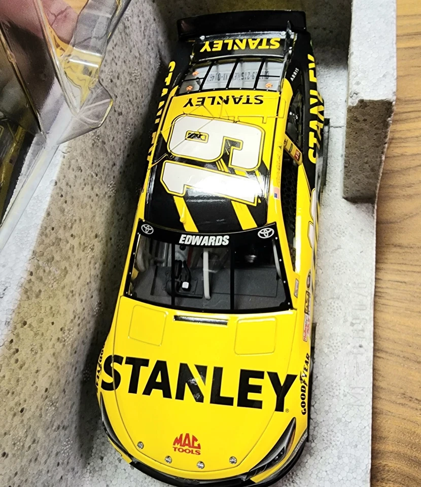 Carl Edwards #19 2015 Camry escala 1:24~novo~ - Imagem 2 de 4