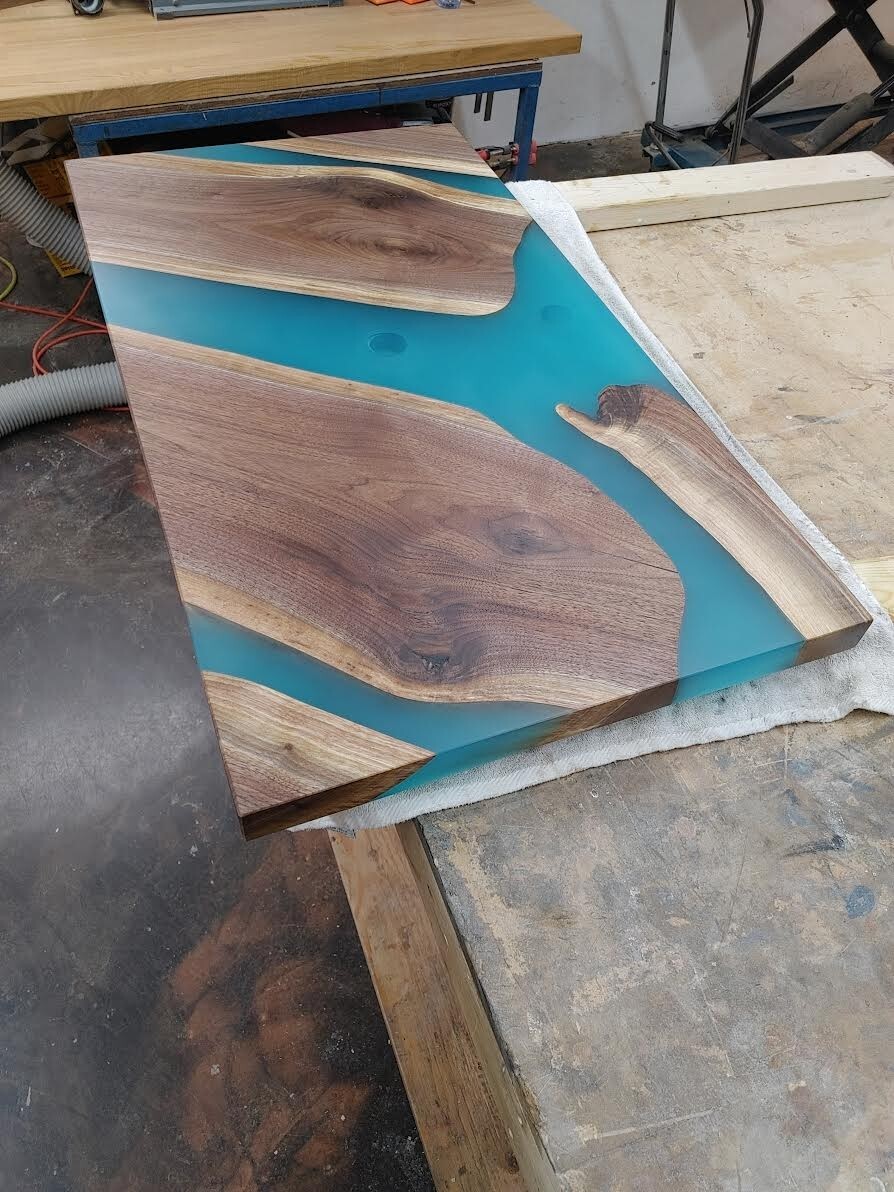 Mesa central frontal río resina epoxi madera maciza 24