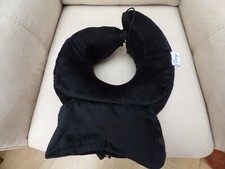 CENRY NECK PILLOW