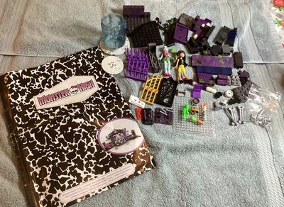Mega Bloks Monster High Graveyard Garden Party~Mini Figures & Random Parts