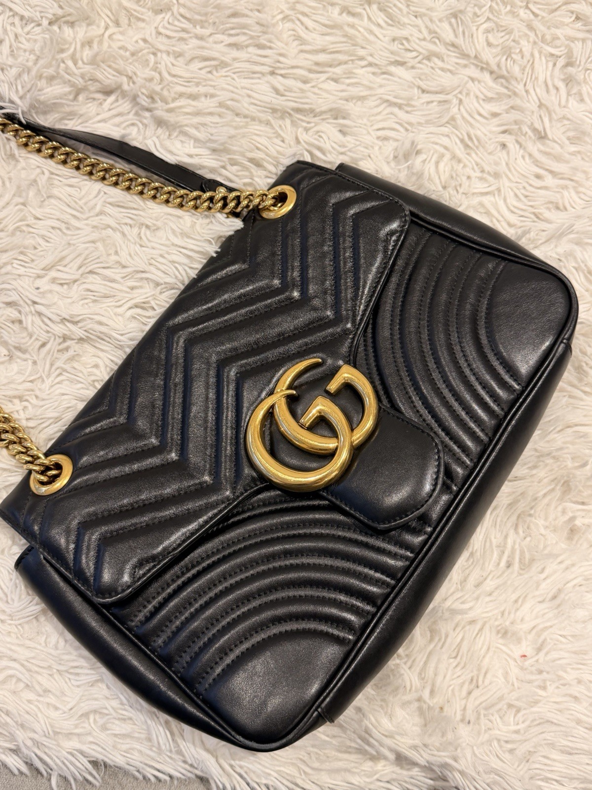 Gucci GG Marmont Medium Matelassé shoulder bag