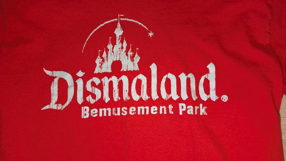 Banksy Dismaland Shirt Banksy Red Size Small 🅱🅰🅽🅺🆂🆈 Bemusement Park - Image 2 of 4