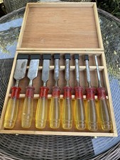 Boxed set of 8 wood chisels
