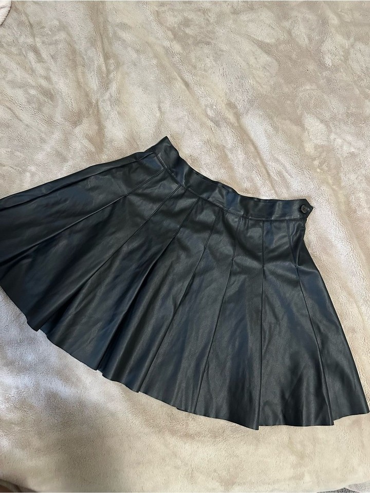 Kendall + Kylie Black Faux Leather Pleated Mini Skirt - Size M