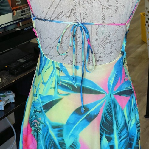 Mini Vestido Bershka Para Mujer Cami Talla Mediana Tropical Floral Playa Resort Vacaciones - Imagen 4 de 17