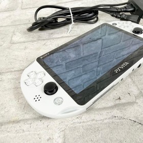 Excellent  SONY PS Vita PCH-2000 Console White w/charger