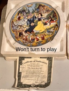 Bradford Exchange Snow White Disney Musical Memories Plate Fairest One of All