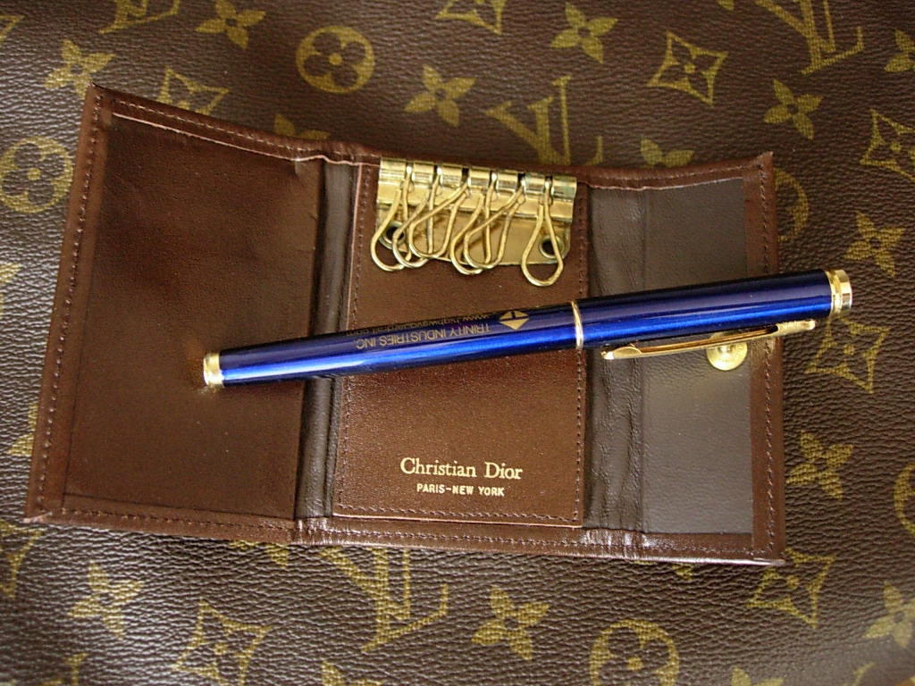 Vintage CHRISTIAN DIOR Key Wallet Ring chain Accessor… Gem