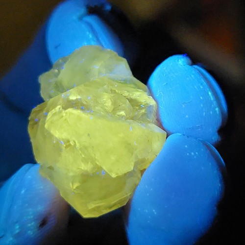 ☆AAA quality UV Yellow Fluorescent Cerussite Crystals with Barite☆ - Picture 2 of 11