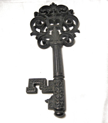 Vintage LARGE Wooden Skeleton Key Wall Plaque Hand Carved Wood