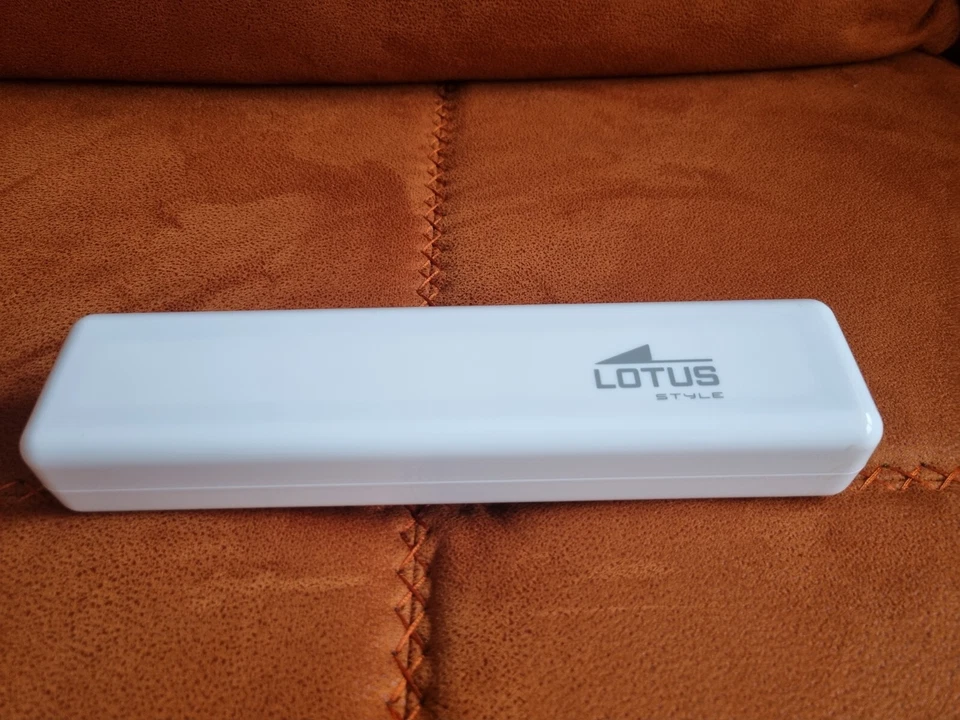 Pulsera de cuero rojo Love and Heart Foto 3 de 3