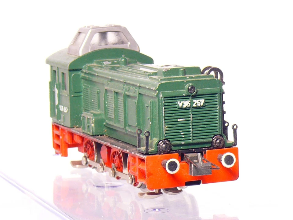 Trix Express 261 H0 Diesellok V36 der DB mit Dachkanzel, Metallguss    #33 - Bild 3 von 4