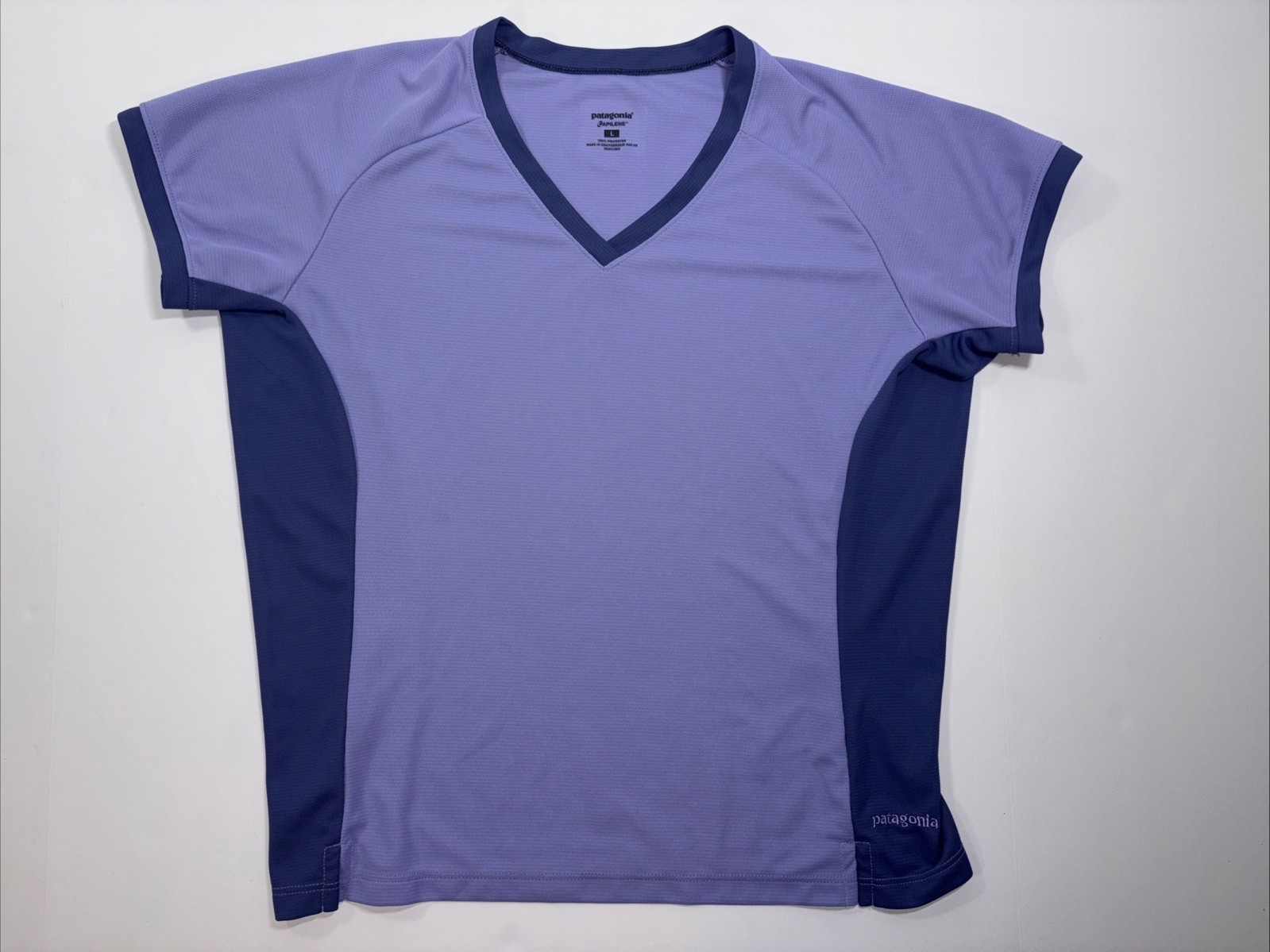 Patagonia Capilene Shirt Women’s Large Short Sleeve V-Neck Top Lilac Purple Tee