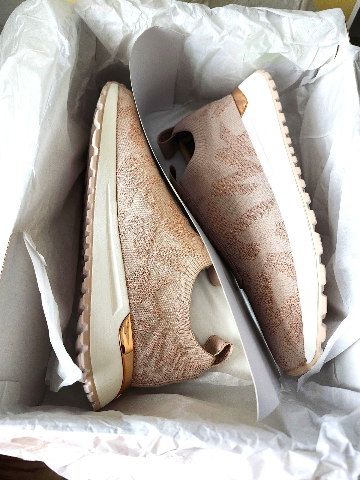 NIB MICHAEL KORS BODIE SLIP-ON SNEAKER, ROSE GOLD (RARE), 6M image 7