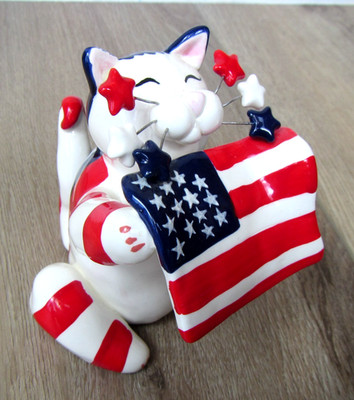 VINTAGE ANNACO CREATIONS 2001 AMERICA USA FLAG CAT RED WHITE BLUE FIGURE LACOMBE