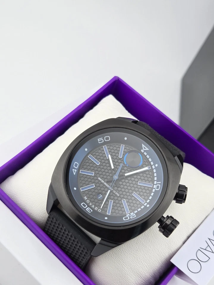 Reloj deportivo Movado Bold con correa de goma con acento azul para hombre - 3600369 (precio de venta sugerido por el fabricante 795 USD) Foto 3 de 4