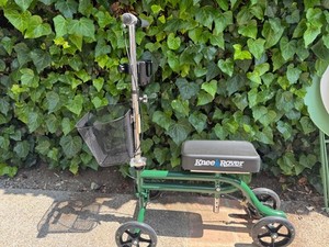 KneeRover Deluxe Steerable Knee Cycle Walker Scooter Crutch - green