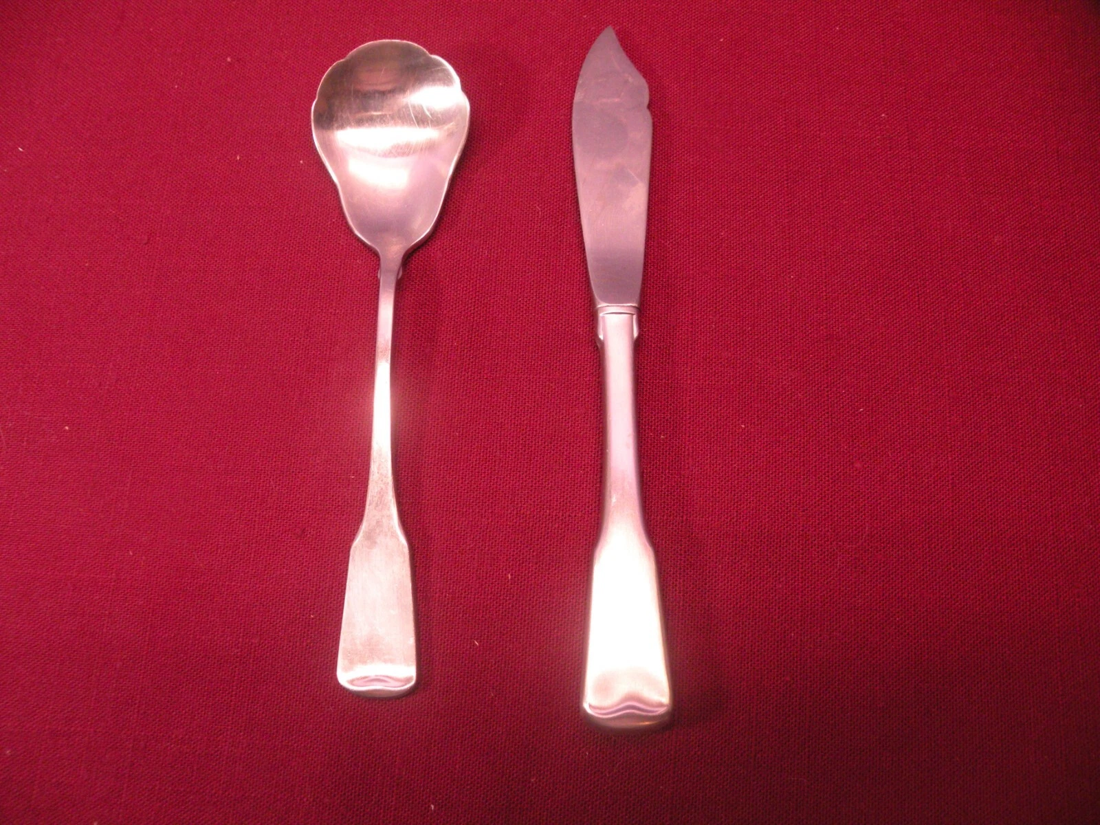 Oneida Heirloom Cube AMERICAN COLONIAL Stainless SUGAR SPOON & BUTTER KNIFE GB1