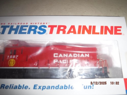 WALTHERS TRAINLINE HO CANADIAN PACIFIC GP9M LOCOMOTIVE #1597 ITEM #931-135 NEW! - Picture 4 of 5