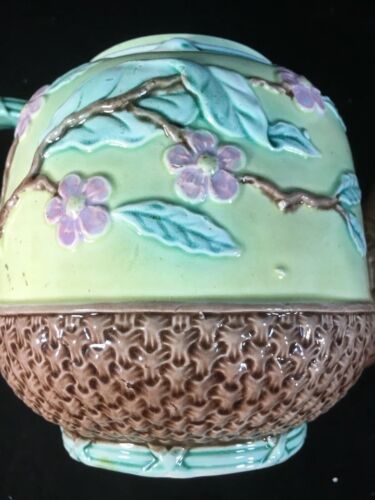 MAJOLICA 'FLYING CRANES' TEAPOT SET (Teapot, Creamer, Covered Sugar Bowl) - Picture 3 of 12