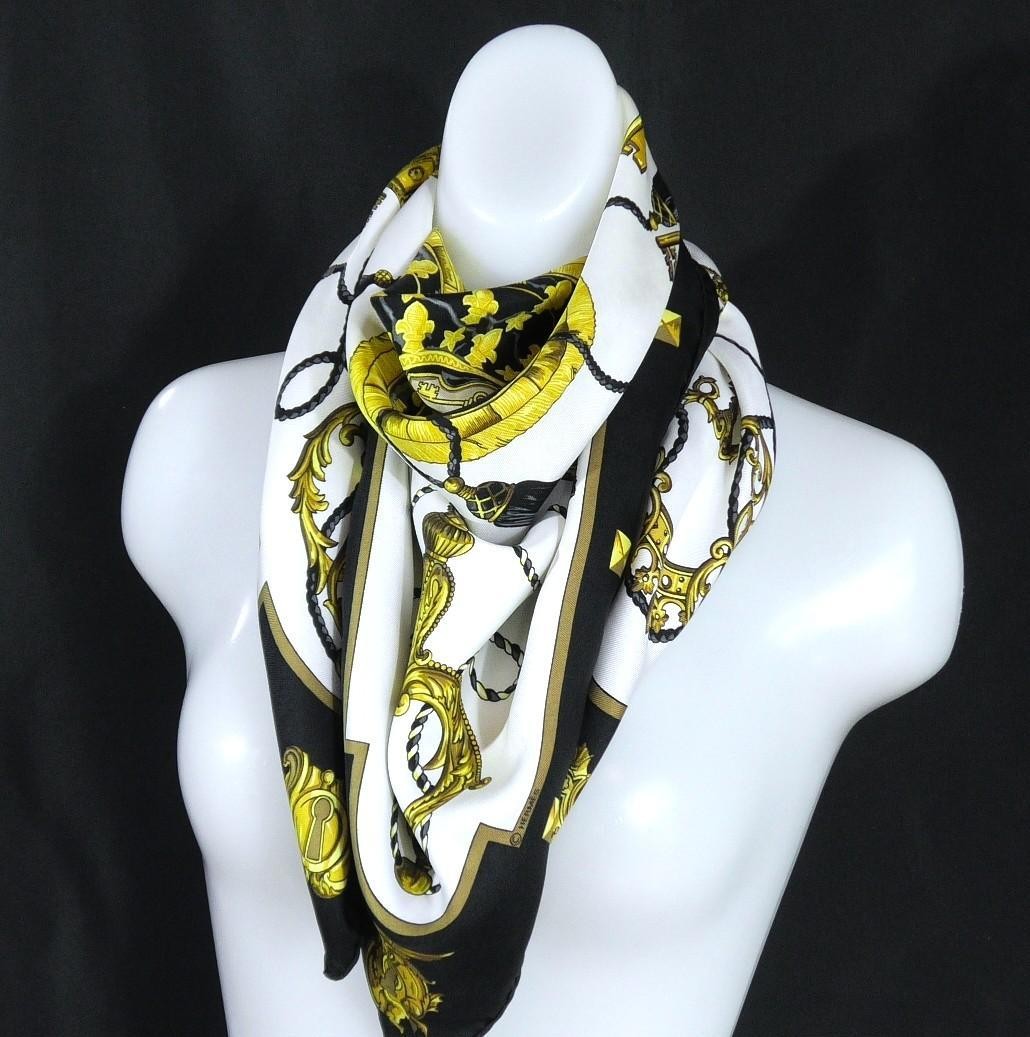 Hermes Large Silk Scarf Carre 90 D380 in Classic Design