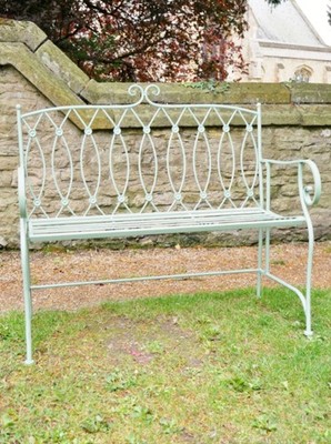 Ausgefallene klassische Gartenbank Pistaziengrün Vintage Stil Metall Terrasse Sitzgruppe