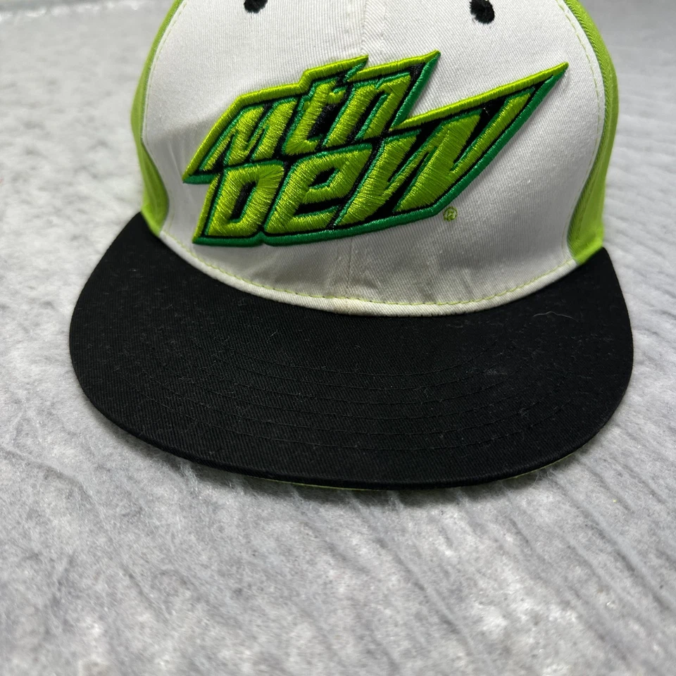 Gorra Mountain Dew Flat Bill blanca con logotipo verde neón ajustable para adultos OSFA Foto 2 de 4