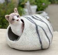 Wool Cat Cave / Cat Bed / Warm Cat House / Cat Cocoon Hand Felted Natural Wool