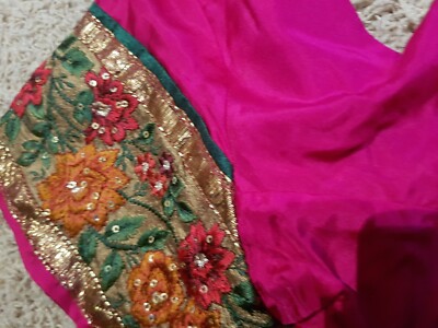 Indische Seide Chunnia Chori mit Netz bestickt Duputta & genähte Bluse
