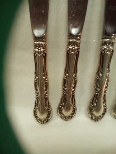 Set di sei coltelli da pranzo Wallace in argento sterling modello Irving 9 1/8" - Foto 4 di 9