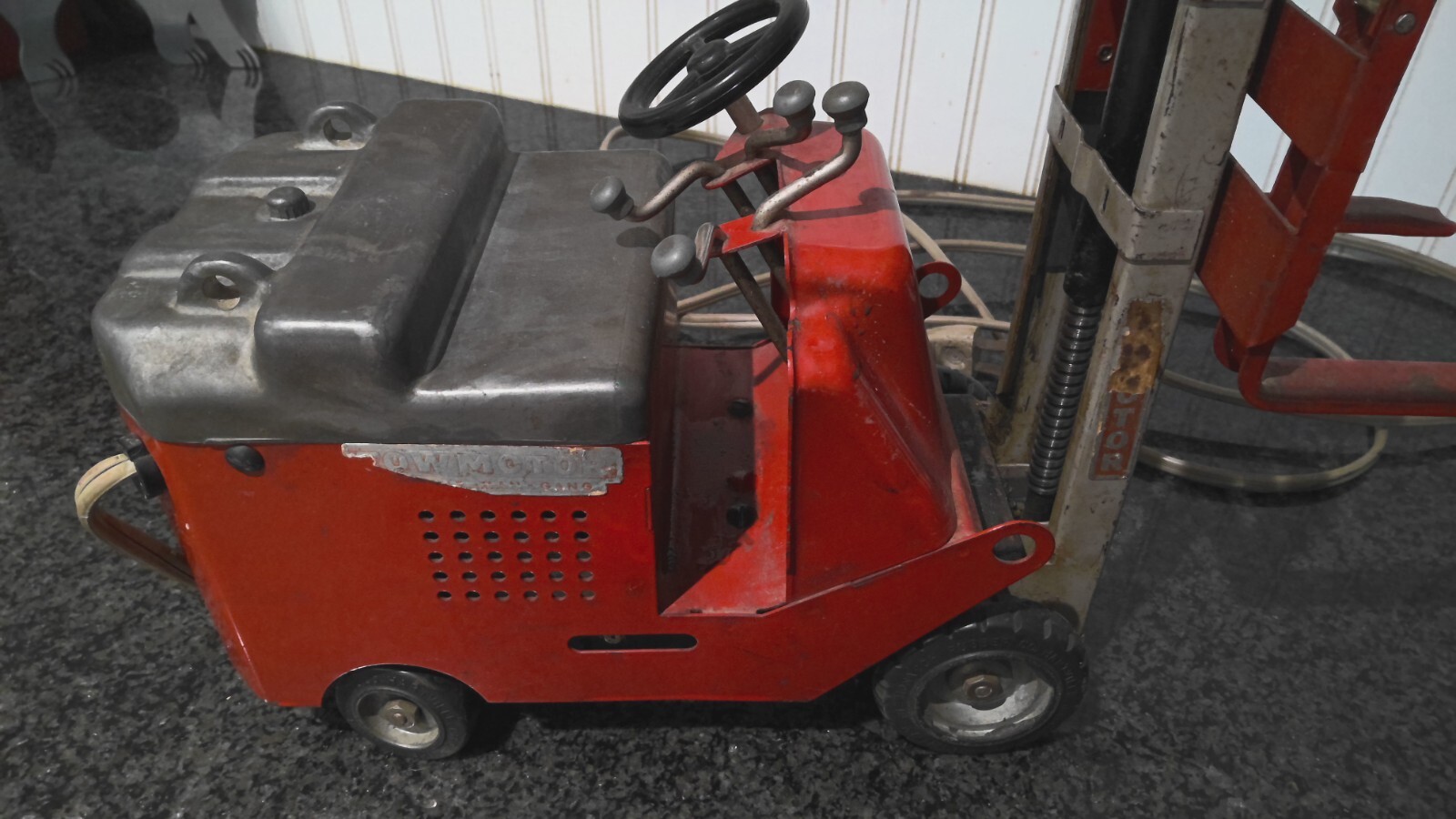 RARE  VTG 1950's Salesman Sample Dealer Urbana Tow Motor Fork Lift Toy H Equip