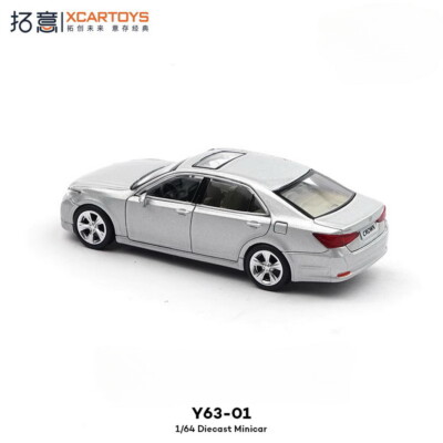 XCARTOYS 1/64 Scale Toyota Crown 14th Generation Silver Diecast
