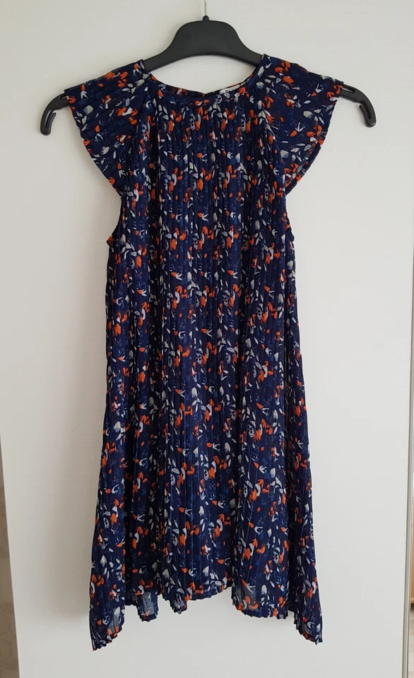 Robe plissée bleu marine à fleurs rouges, manches courtes. 8 ans Gemo - Photo 1/4