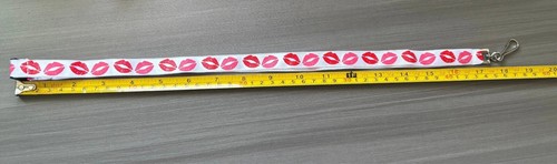 Kisses / Lips 18” Ribbon Lanyard - Picture 4 of 8