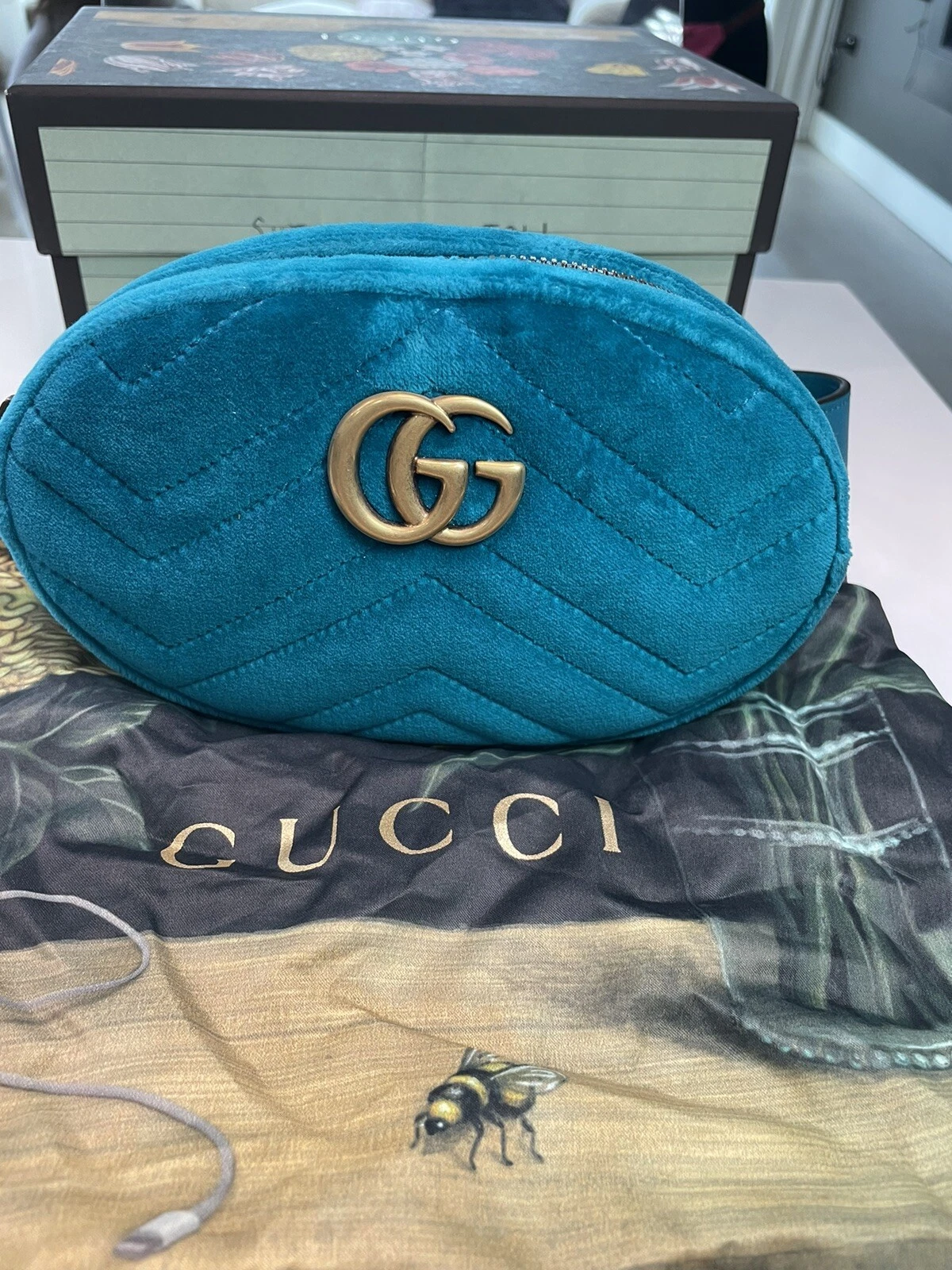 Sac ceinture Gucci bleu sarcelle velours matelasse gg