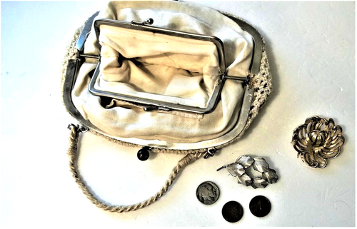 Vintage Crochet/Knit Purse Clutch Hand Bag Vintage Brooches & Wheat Pennies - Picture 2 of 5