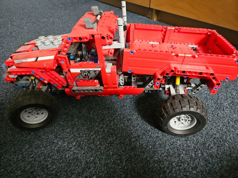 LEGO Technic 42029 Customized Pick up Truck, photo 4 of 5