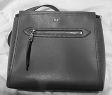 Borsa a tracolla DKNY TaupeSaffiano zip superiore cinturino staccabile logo foderato tasche