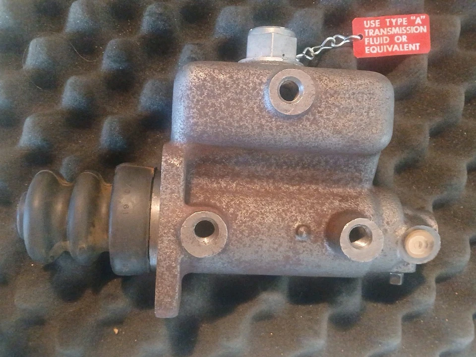 Cilindro maestro NOS OE - Wagner F44418 FE777 - 1941-82 - Ford / International Foto 3 de 4