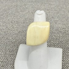Vintage Ring Chunky Asymmetrical Cream Size 5...
