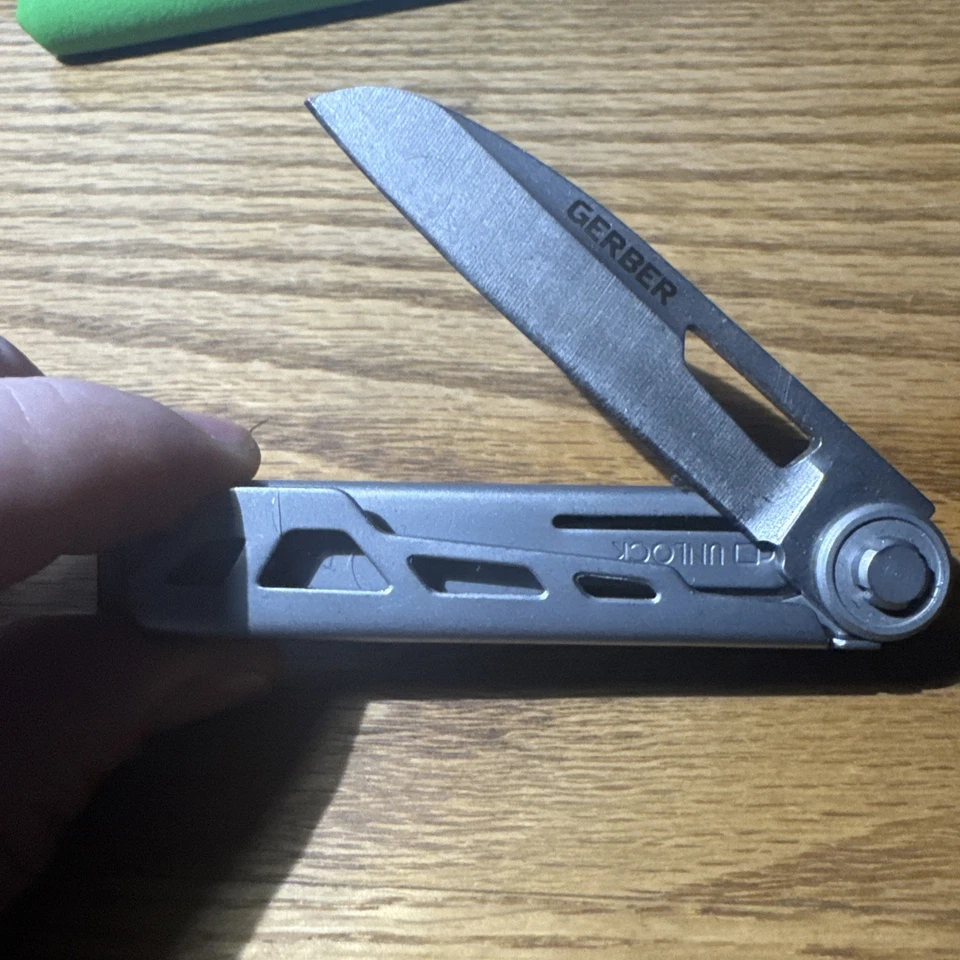 Gerber Armbar Drive 8 Funciones Multi Herramienta 3.1 OZ 4" Cerrado 2.5" Hoja S.S.  Foto 2 de 3