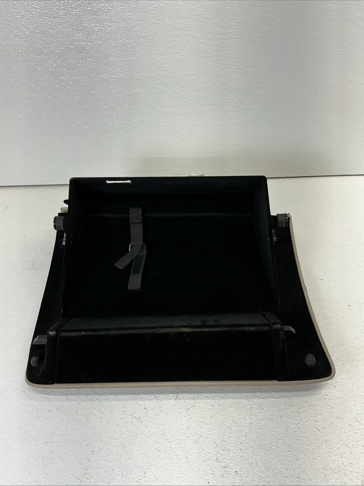 04-11 Bentley Continental Flying Spur Coupe Gray Glove Box Compartment