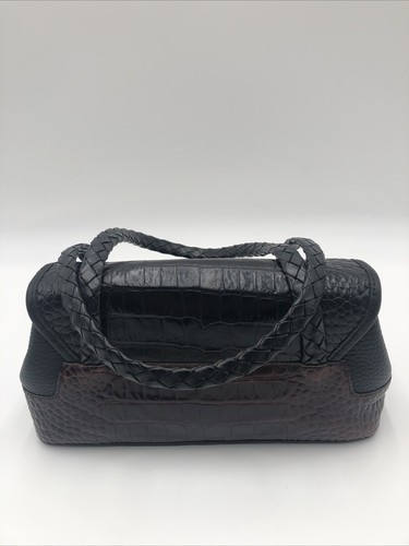 Bolso de mano pequeño de cuero marrón negro con estampado de cocodrilo Brighton Wallis - Imagen 2 de 11