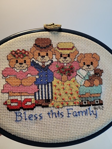 Completed Crossstitch Sampler Bless This Family In Crochet Frame Bear Family - Picture 2 of 4